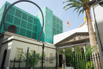 Moderne Kunst am Rathaus auf Teneriffa