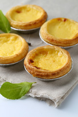 Tarts put on the linen