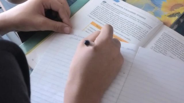 Student writes the abstract prepared for the seminar