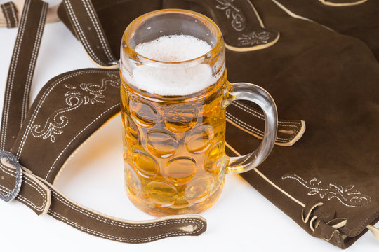 Bayerische Lederhose mit ma&szlig; bier