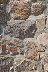 Natursteinmauer - rote Granitsteinmauer