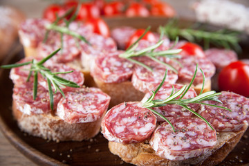 Brotzeit mit Salami