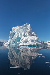 Snow and ices of the Antarctic islands © kalafoto