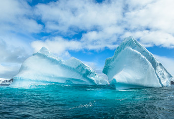 Snow and ices of the Antarctic islands