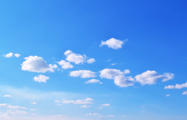 Obraz premium White clouds in the blue sky