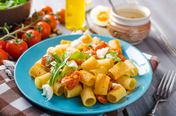 Rigatoni pasta with mozzarella and tomato