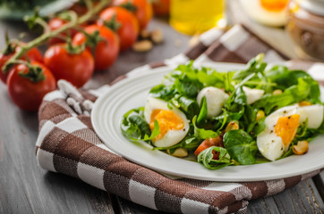 Lamb lettuce salad with eggs
