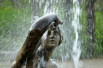 Fototapeta na wymiar statue fountain 