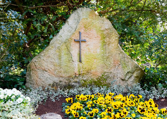 Grabstein mit Kreuz