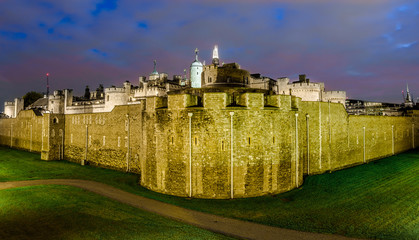 Fototapeta na wymiar Tower of London, UK - night view