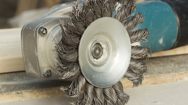 Angle grinder with paddle