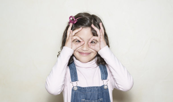 Ni&ntilde;a alegre