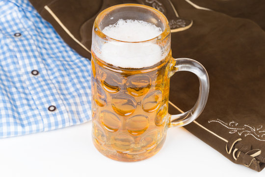 Bayerische Lederhose mit ma&szlig; bier
