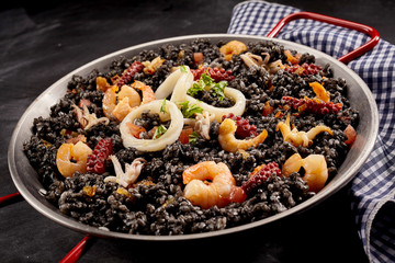 Arroz negro recipe with shrimp - obrazy, fototapety, plakaty