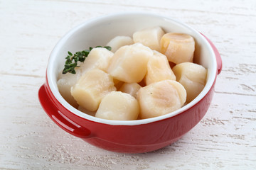 Raw scallops