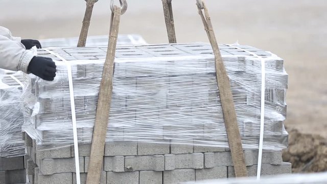 unloading of paving slabs