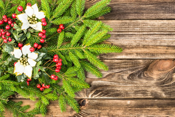 Naklejka premium Christmas tree twigs of spruce and Christmas ornaments arranged