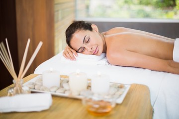 Obraz na płótnie Canvas Woman lying on massage table at spa