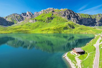 Blick auf Melchsee Frutt und Schweizer Alpenpanorama von Melchsee Frutt, Schweiz, Europa