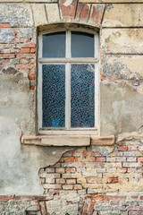 Fototapeta na wymiar Hausfassade Altes Fenster
