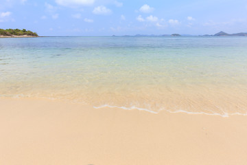 Fototapeta na wymiar Sea beach with clear water at koh kham island