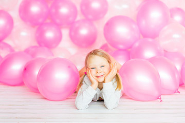 Fototapeta na wymiar little girl playing with pink balloons