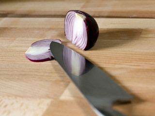 Küchenmesser mit Zwiebel