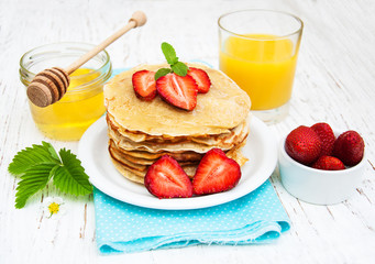 Pancakes with strawberries