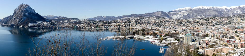 Fototapeta na wymiar View to the bay of Lugano on Switzerland