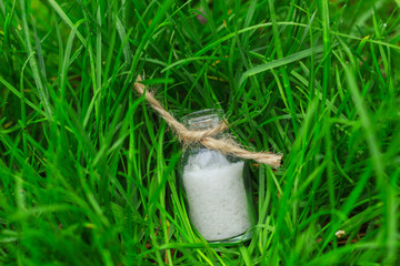 Obraz premium salt in a small jar on the grass