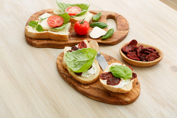 Sandwiches with mascarpone, dried tomatoes, basil