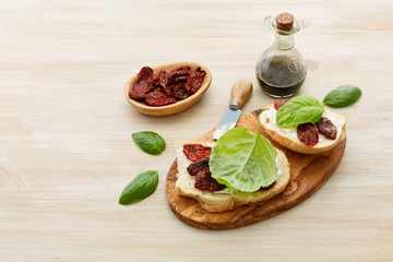 Sandwiches with mascarpone, dried tomatoes, basil