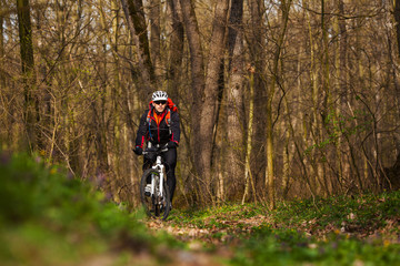Mountain Bike cyclist riding single track