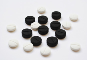 Obraz na płótnie Canvas black-and-white pills