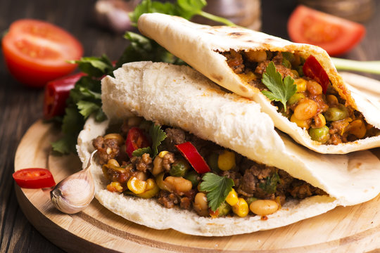 Chili Con Carne in Pitas