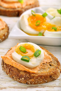 Sandwiches with salmon paste and egg