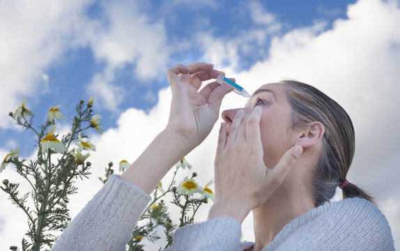 Using Eyedropper To Treat Irritated Eyes