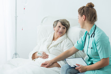 Obraz premium Doctor supporting patient before operation