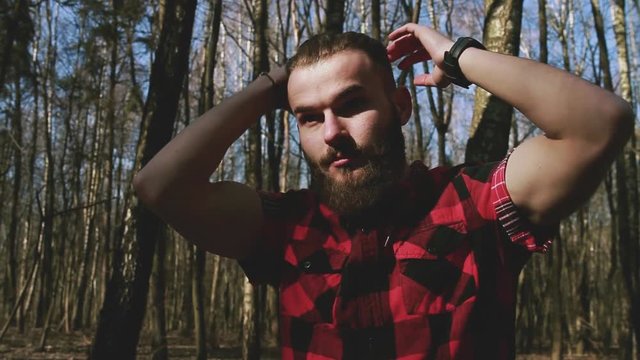 lumberjack makes a hairstyle