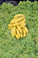 Trauben und Bananen