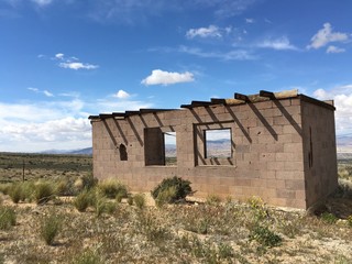 Fototapeta na wymiar Abandon desert shack
