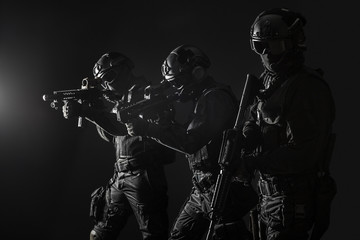Fototapeta premium Spec ops police officersSWAT