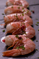 fresh shrimps served with onion and lime