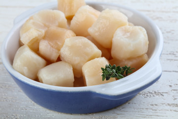 Raw scallops