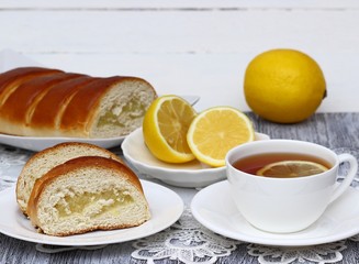 Tasty lemon cake.