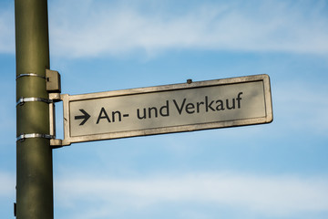 Fototapeta premium Schild 67 - An- und Verkauf