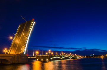 Fototapeta na wymiar St. Petersburg drawbridge, Neva river, the night