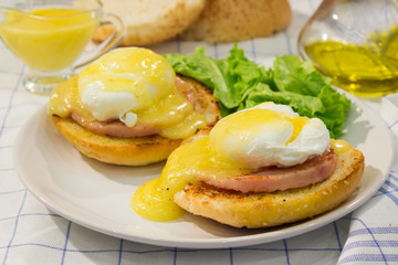 Egg Benedict with roasted ham, toasts and fresh hollandaise sauce