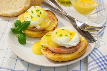 Egg Benedict with roasted ham, toasts and fresh hollandaise sauce