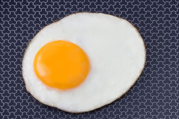 Spiegelei in einer Antihaft-Pfanne